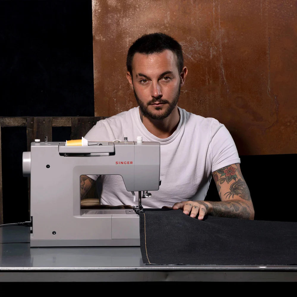 Máquina de Costura SINGER Heavy Duty 6605C