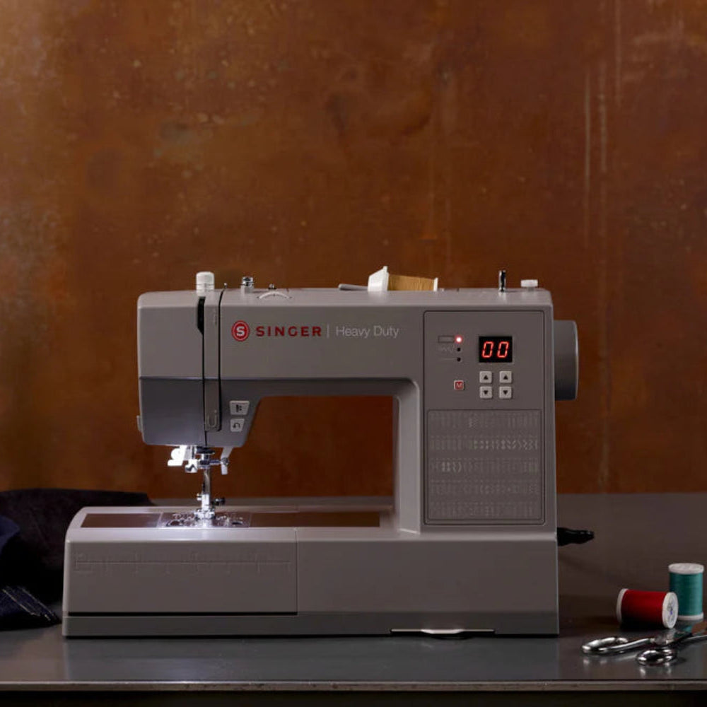 Máquina de Costura SINGER Heavy Duty 6605C