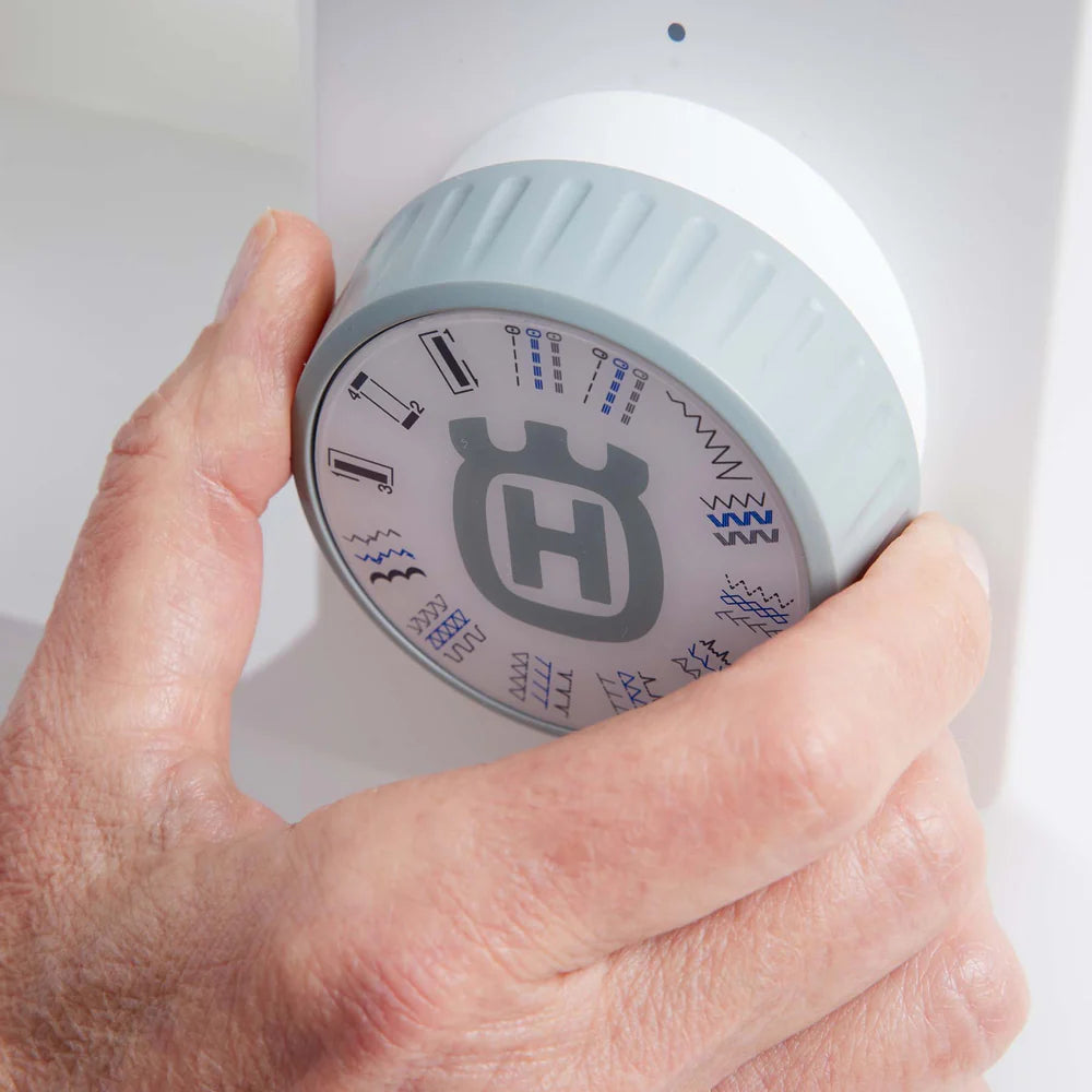 Máquina de Costura Husqvarna VIKING ONYX 15