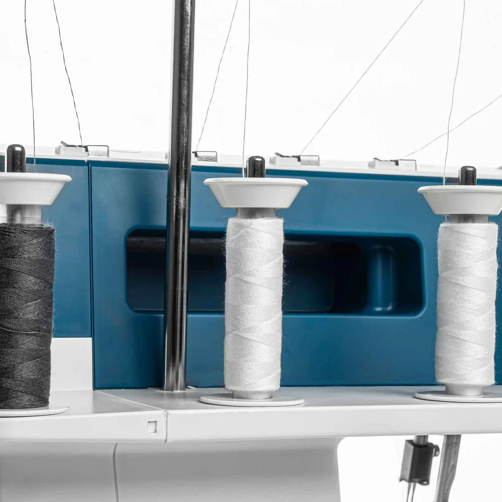 Máquina Overlock PFAFF Admire 1000