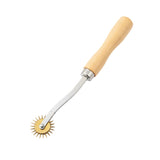 Recortilha Dentada de Madeira para Transferência de Moldes (Roda de Marcação)