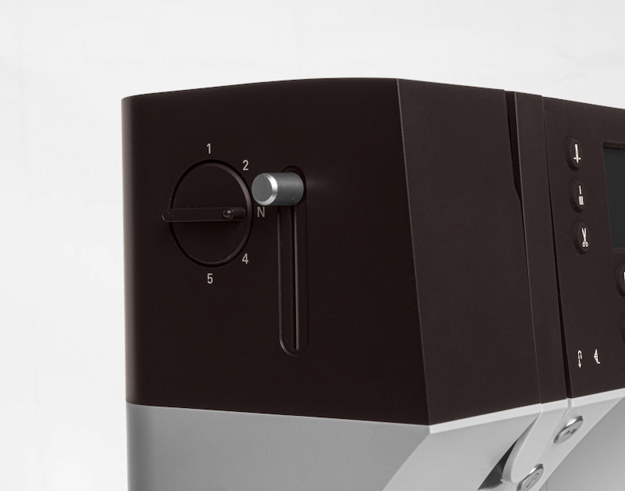 Máquina de Costura e Bordar PFAFF Ambition 640