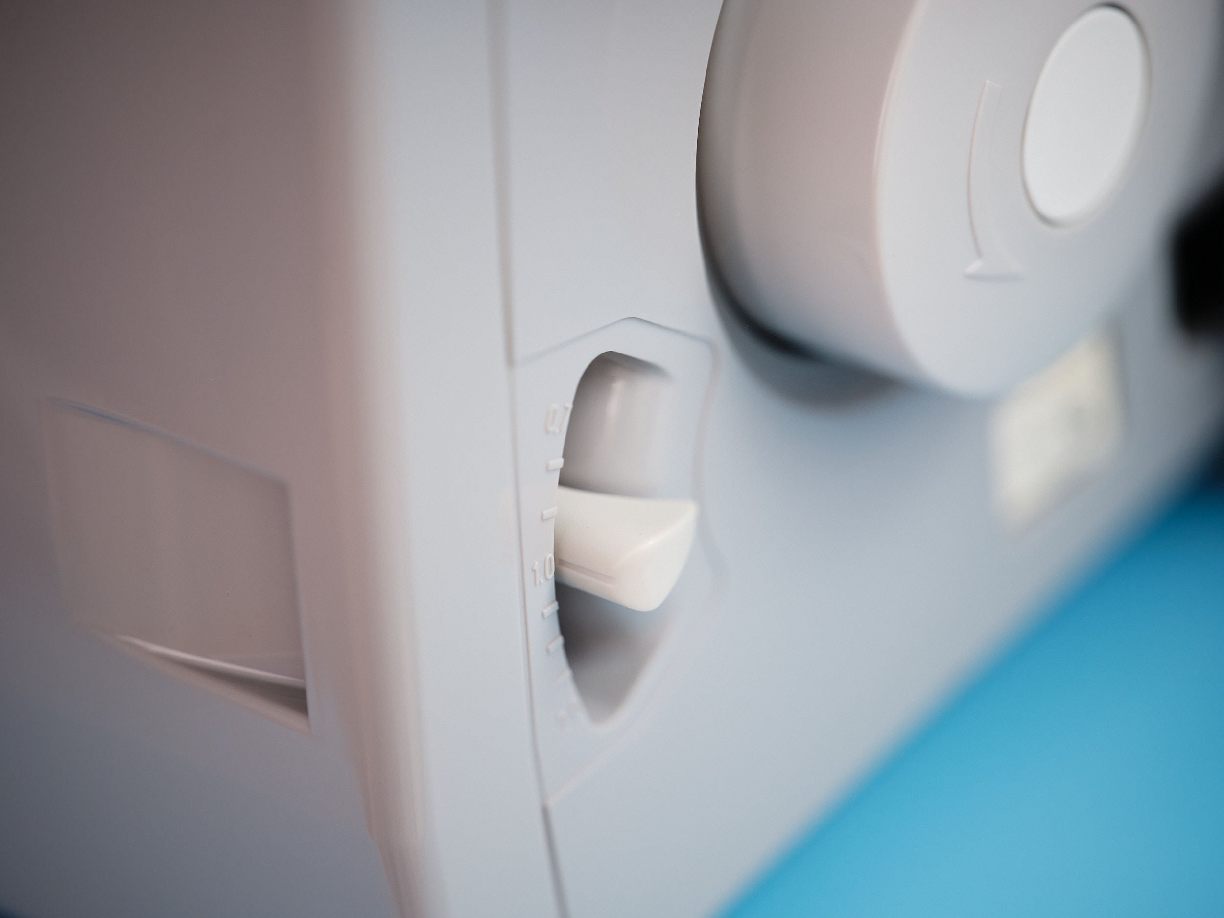 Máquina Corta e Cose SINGER® Heavy Duty 14HD854